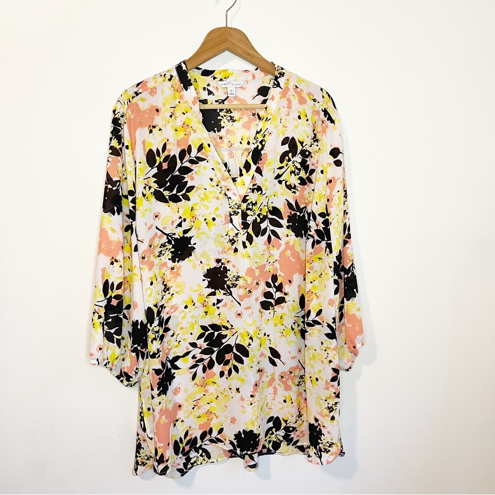 Boutique Flower Print V neck top size 2X #56